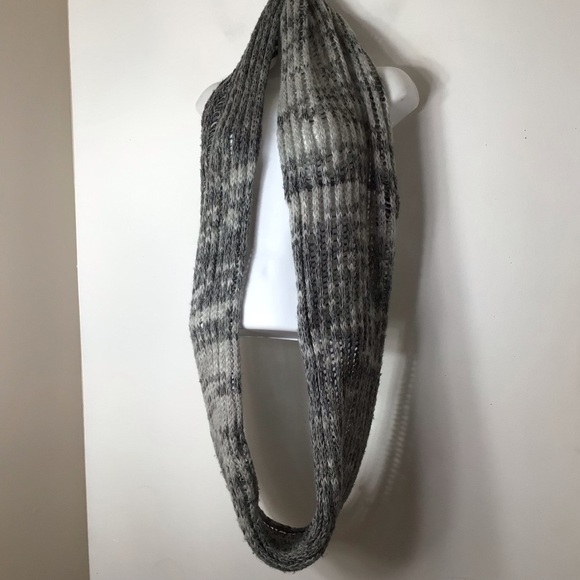 Express vintage infinity scarf grey black cozy warm classic sophisticated modest - Picture 7 of 7